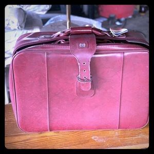VINTAGE AMERICAN TOURISTER BURGUNDY LEATHER BAGS